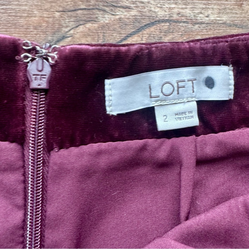 Loft Twist Front Velvet Burgundy Shift Skirt Size 2 - Picture 7 of 7